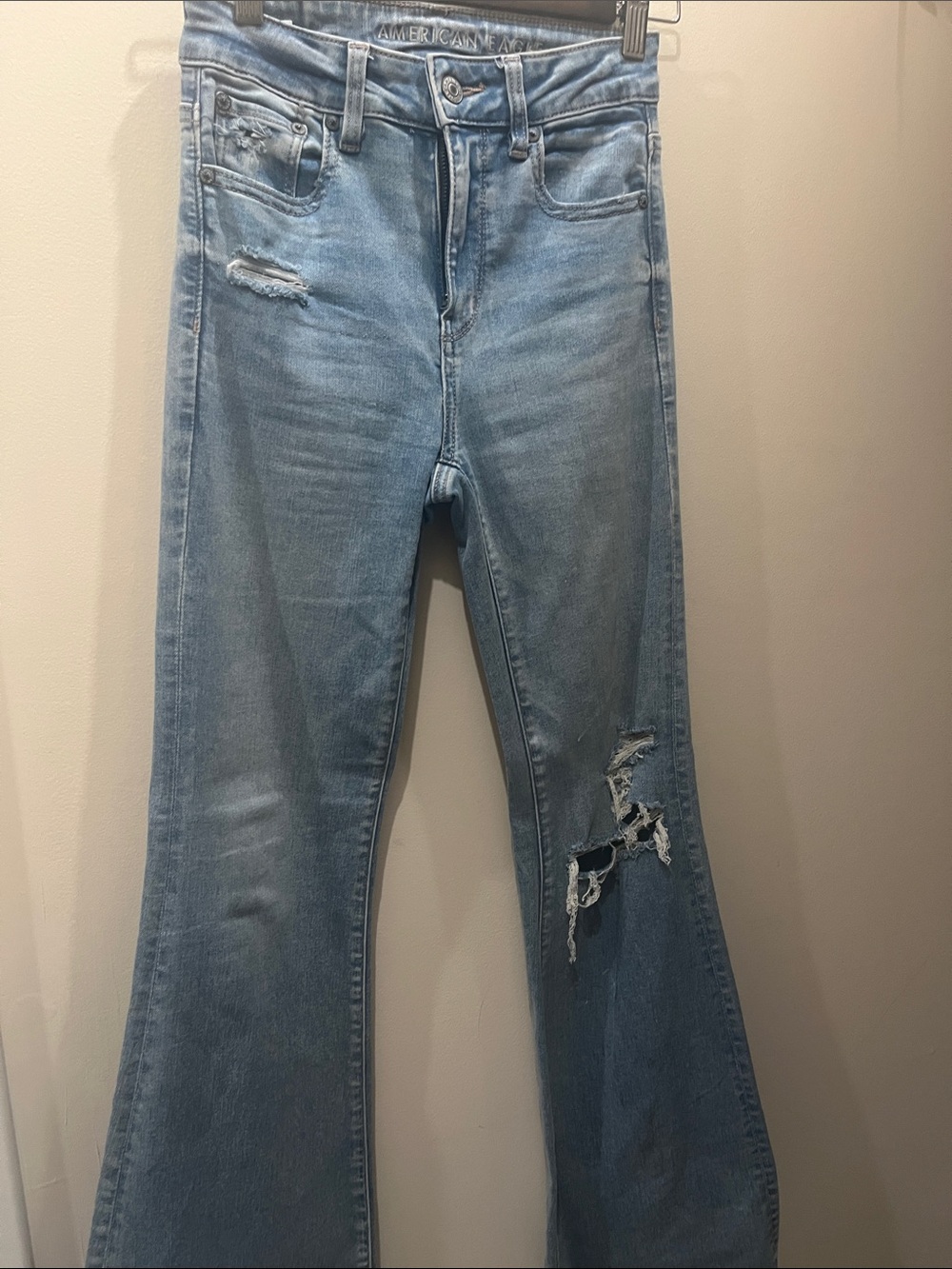🩷🩷 American Eagle Outfitters Light Distressed Extreme Flare